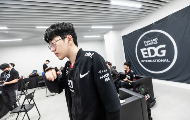 绕三件事微 绕三件事微
